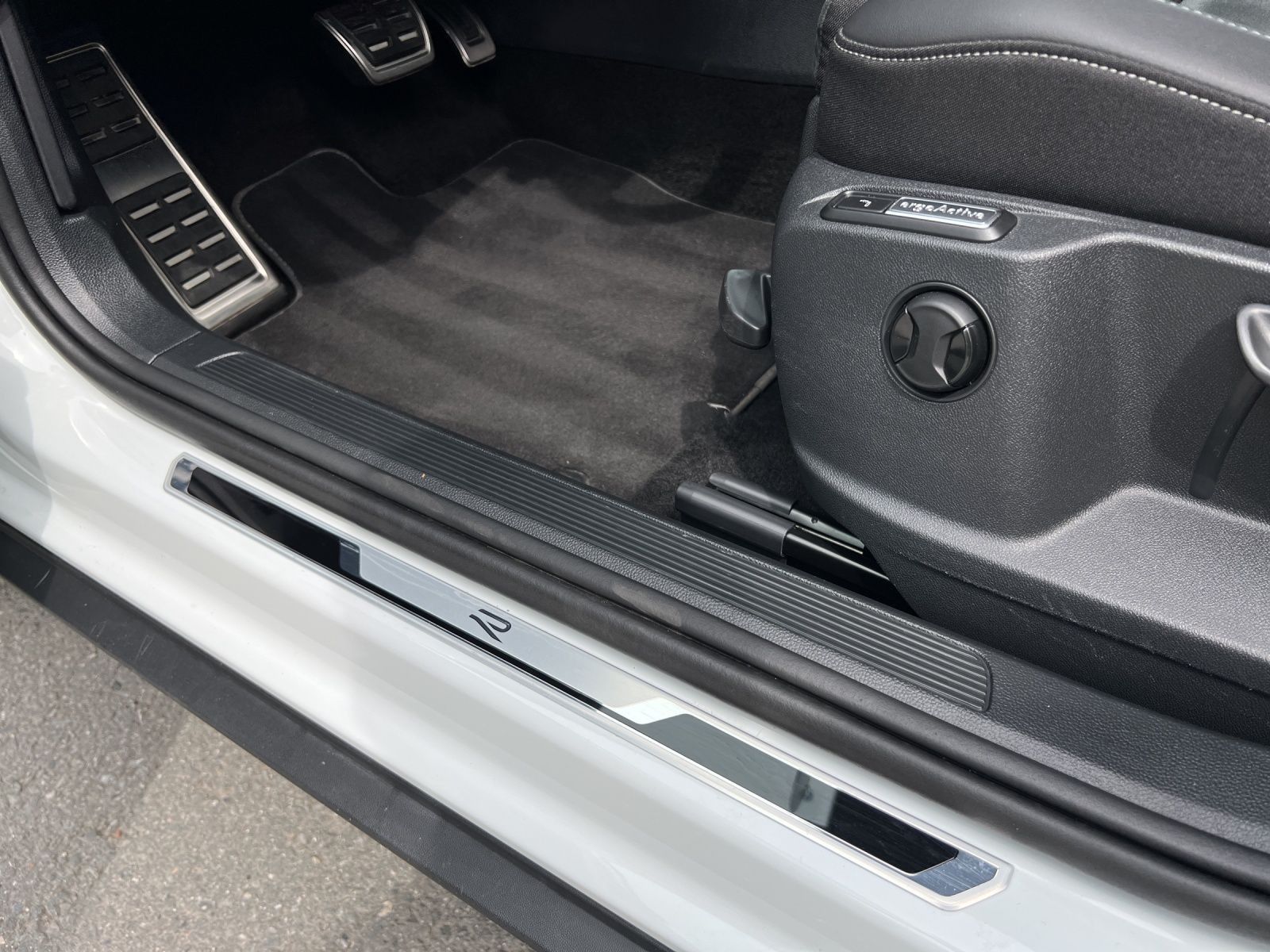 T-Roc R-Line 1.5 TSI DSG AHK*Kamera*ACC*CarPlay