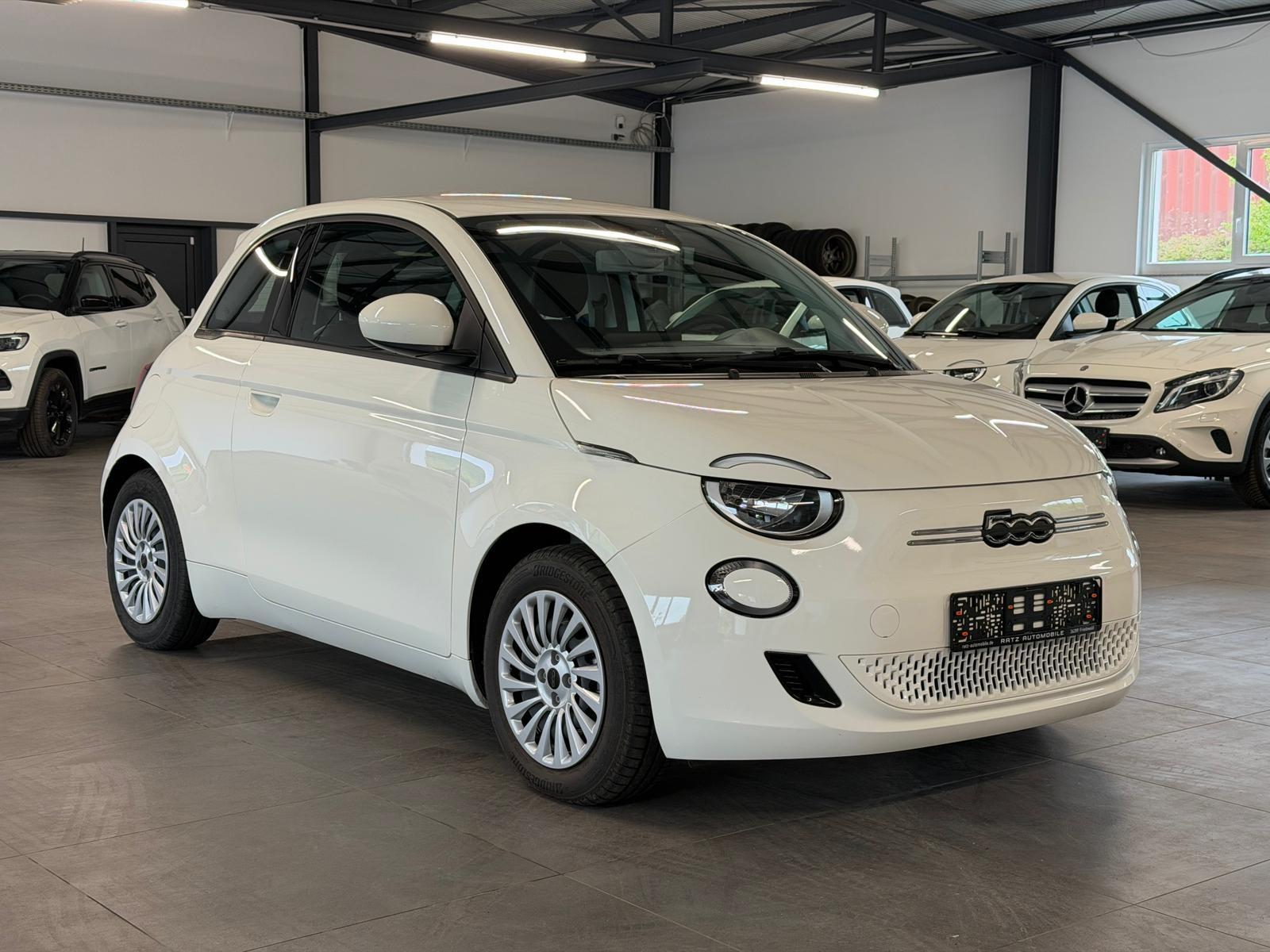 Fiat 500e 11KW+CARPLAY+TEMP+SPUR.ASS+STAND.HZ+NAVI+