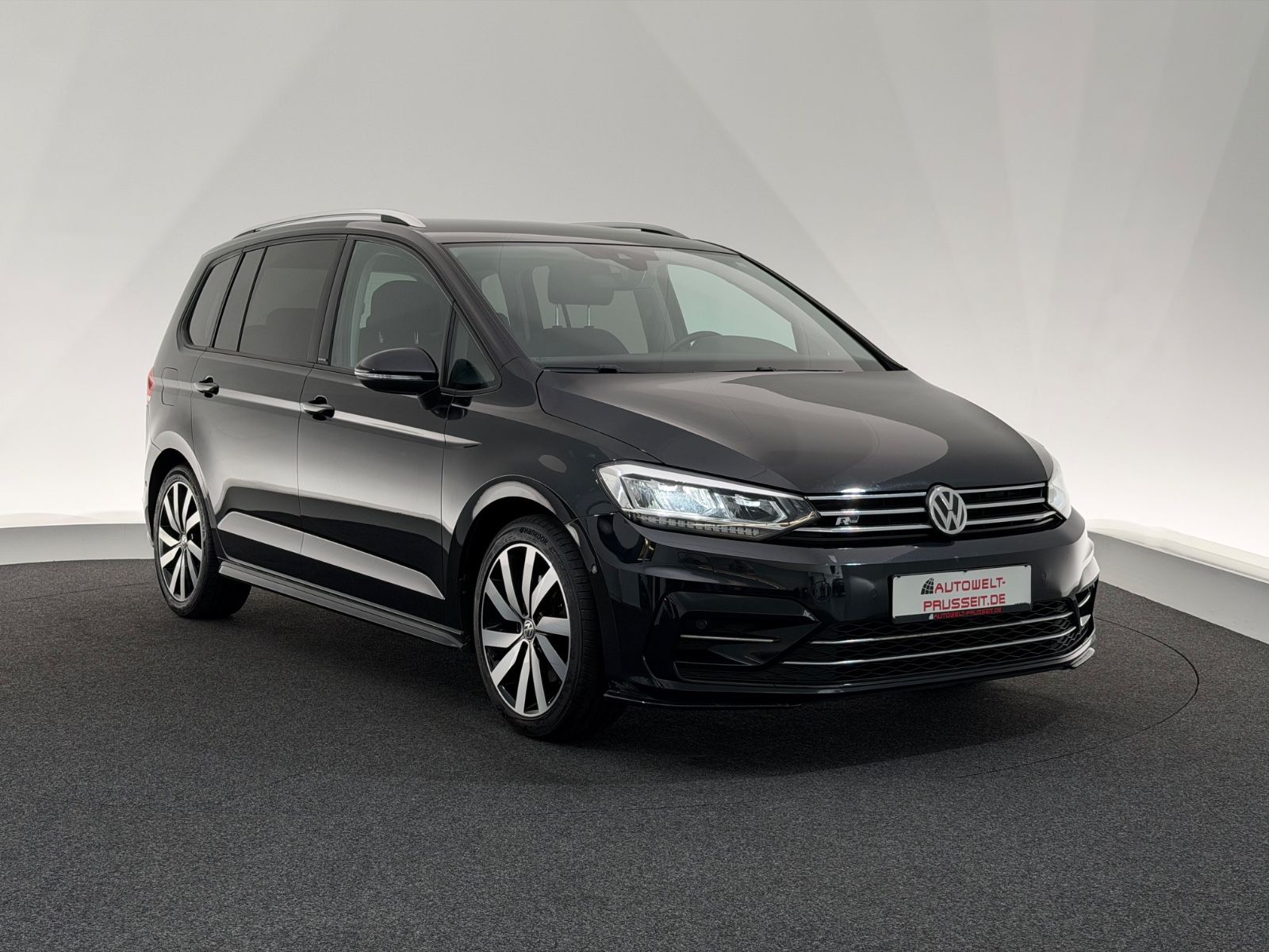 Gebrauchtwagen Volkswagen Touran Touran 1.5 TSI*IQ.DRIVE*R LINE-LED-R.KAM-7.STZ in Fulda