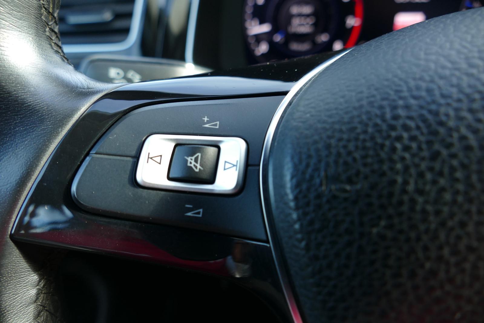 Volkswagen Golf VII 1.4 TSI Highline R-Line LED App Connect