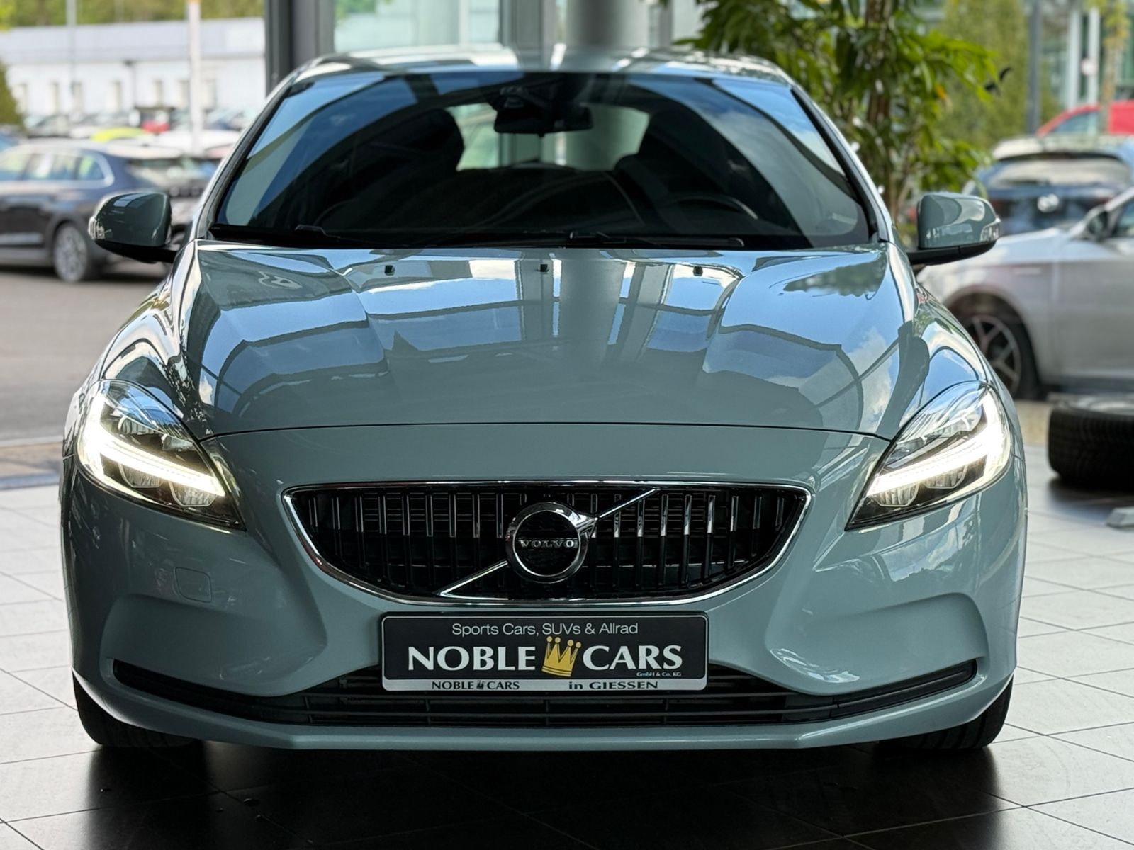 Fahrzeugabbildung Volvo V40 Kinetic SENSUS CONNECT LED SHZ PDC ALU