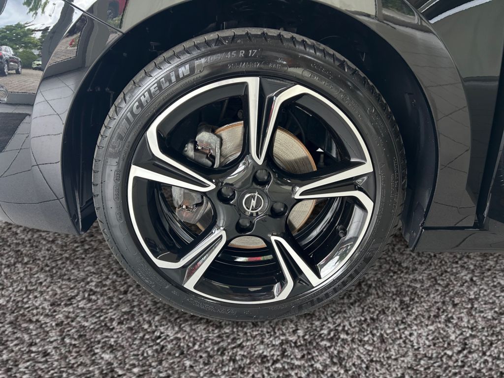 Fahrzeugabbildung Opel Corsa 1.2 Turbo GS Line LED Navi SHZ DAB PDC