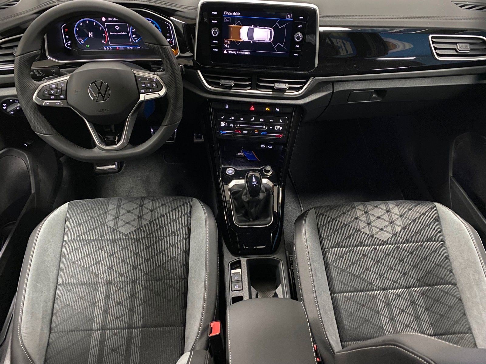 Fahrzeugabbildung Volkswagen T-Roc 1.5 TSI DSG R-Line+ACC+iQ Light MATRIX+18"