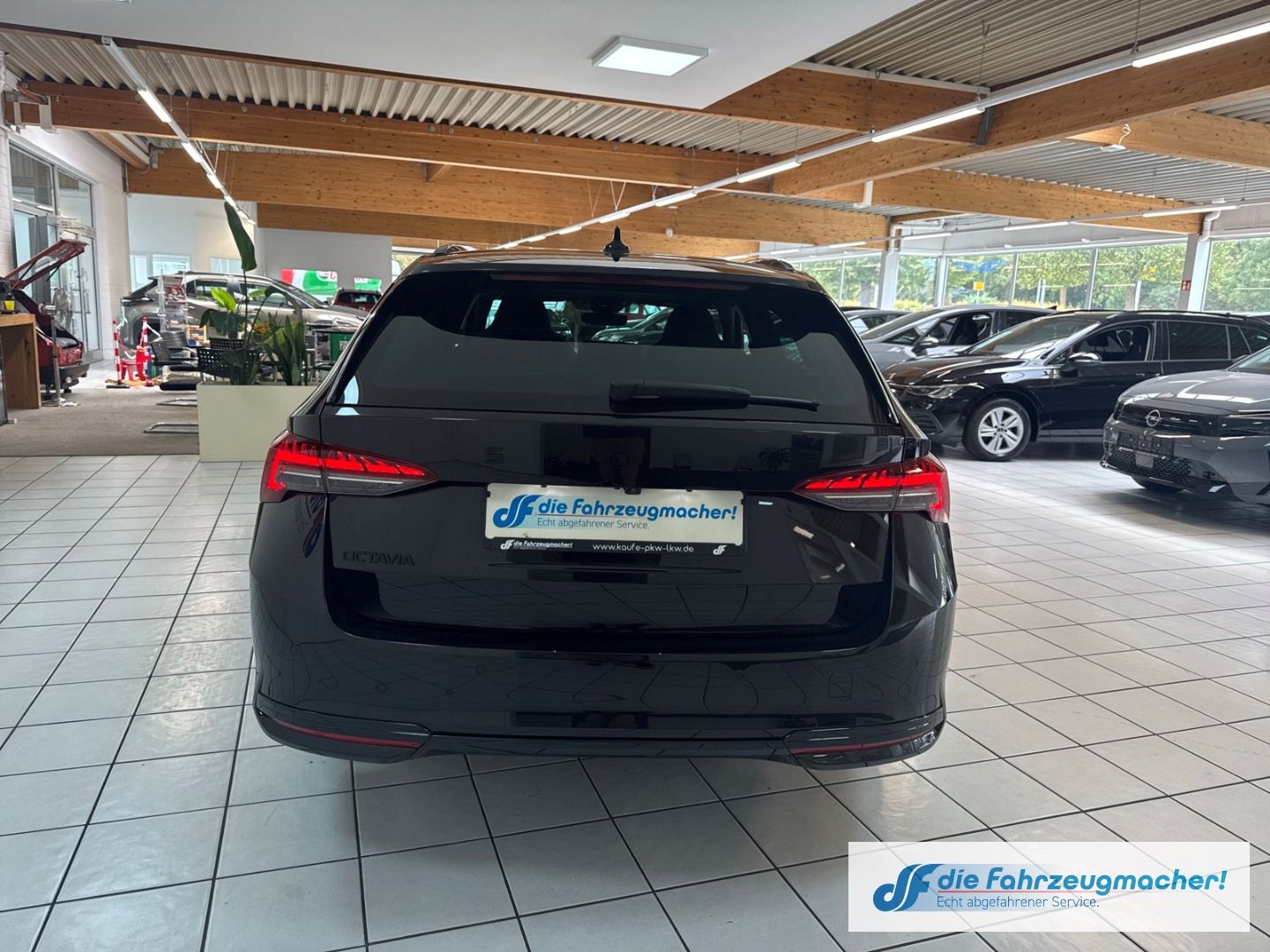 Fahrzeugabbildung SKODA Octavia Combi 2.0 TDI 110 kW Sportline Sportpake