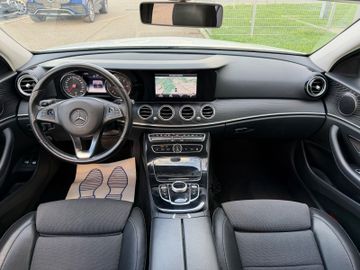 Mercedes E 220 - 11