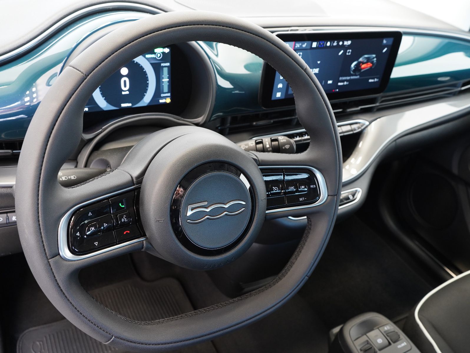 Fahrzeugabbildung Fiat 500e 87KW/42kWh/DC-LADEN/CARPLAY/DAB/SOH/KAMERA