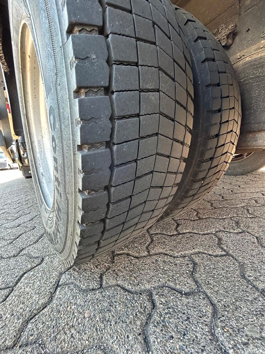 Fahrzeugabbildung Iveco 120E21 Kühlkoffer, Carrier, Dhollandia