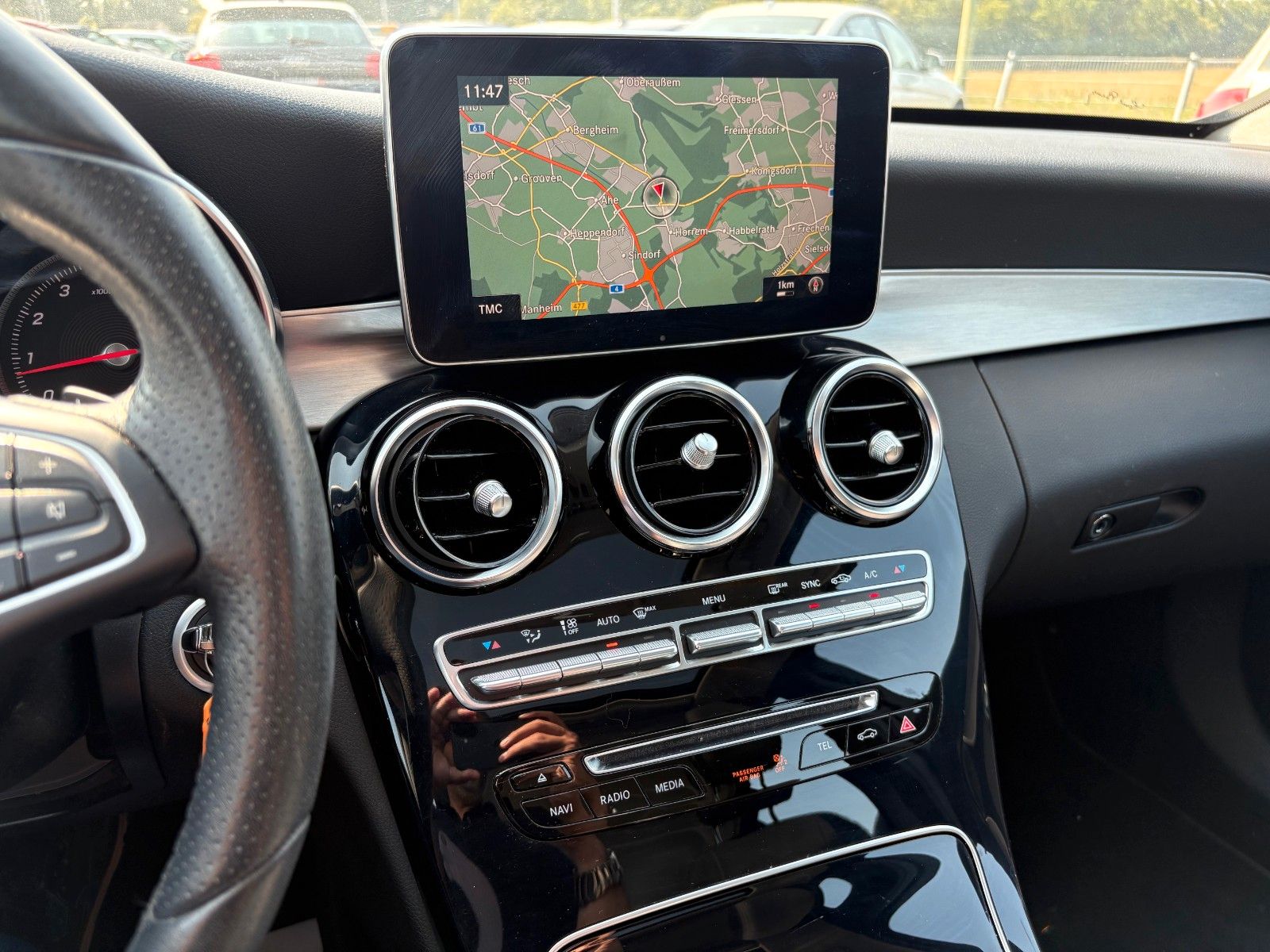 Fahrzeugabbildung Mercedes-Benz C 200 4Matic Aut. AVANTGARDE Navi LED GSD SPORTS