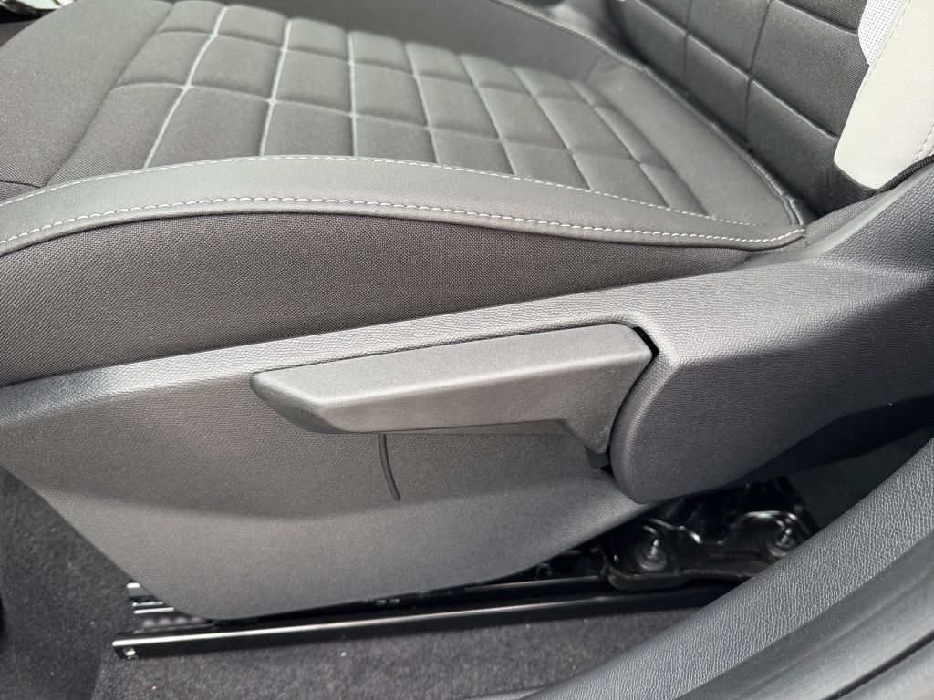 Fahrzeugabbildung Citroën C3 Hybrid 110 PLUS - Winter Paket