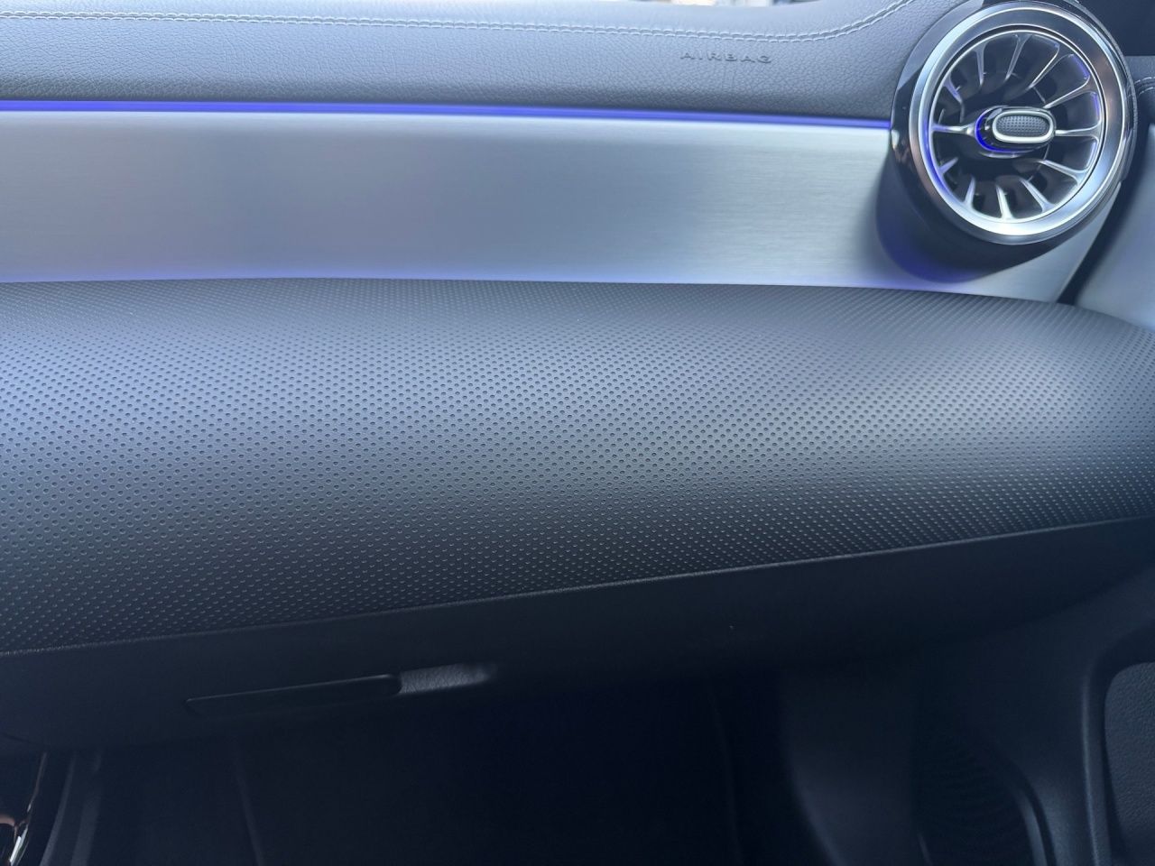 Fahrzeugabbildung Mercedes-Benz CLA 200 d Coupé AMG+AHK+DISTR+NIGHT+MULTIBEAM+