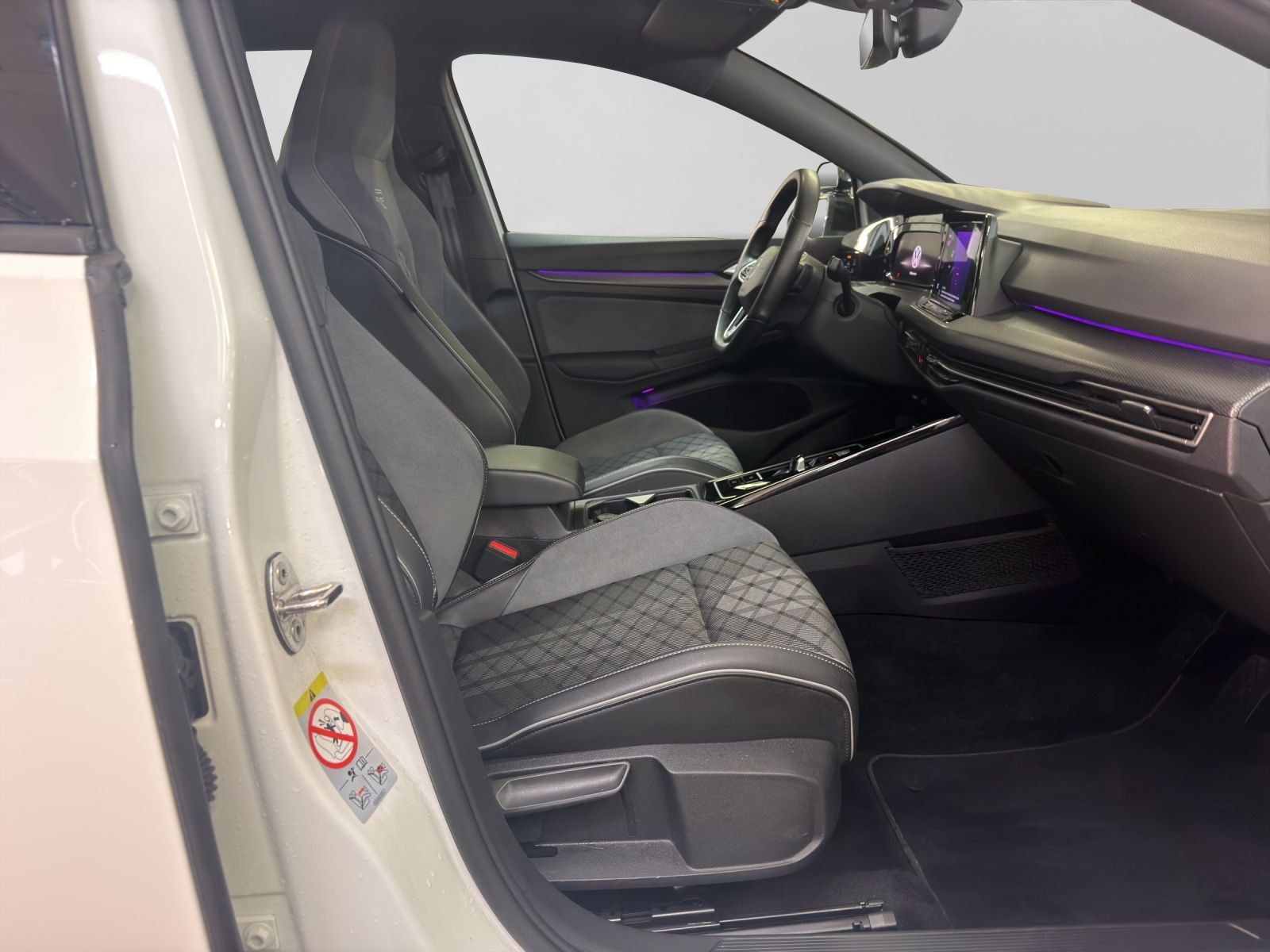 Volkswagen Golf 2.0 TDI DSG R-LINE PANO NAVI LED foto 4