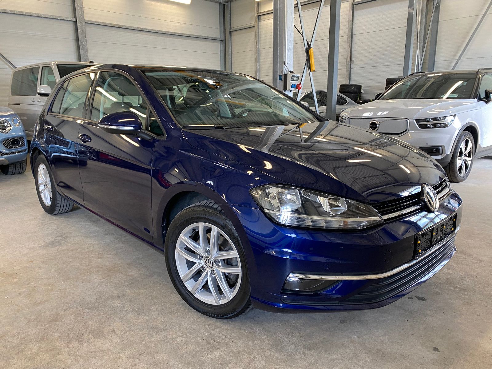 Fahrzeugabbildung Volkswagen Golf VII Lim. Highline DSG ACC Navi Pano Kam LED