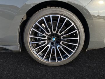 BMW 750 - 5