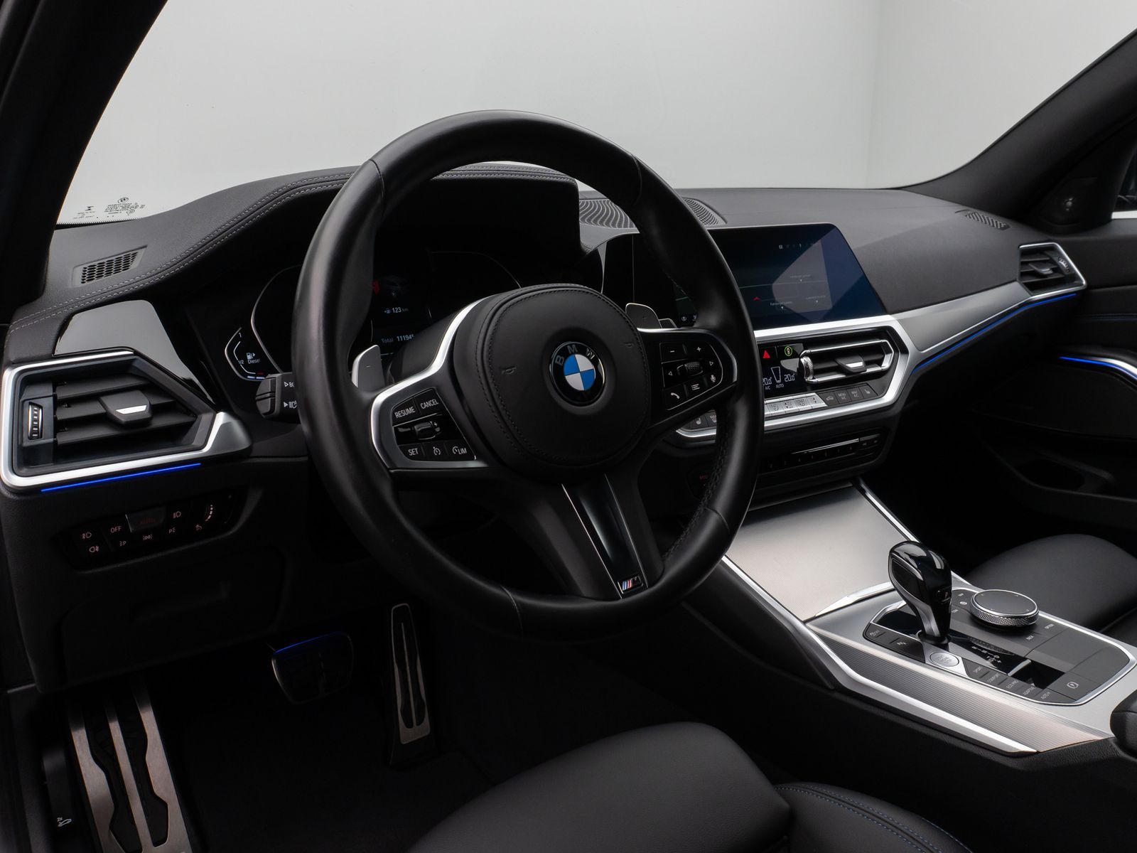 Fahrzeugabbildung BMW 330d xD M Sport Kamera HUD DAB H/K LED 19Zoll