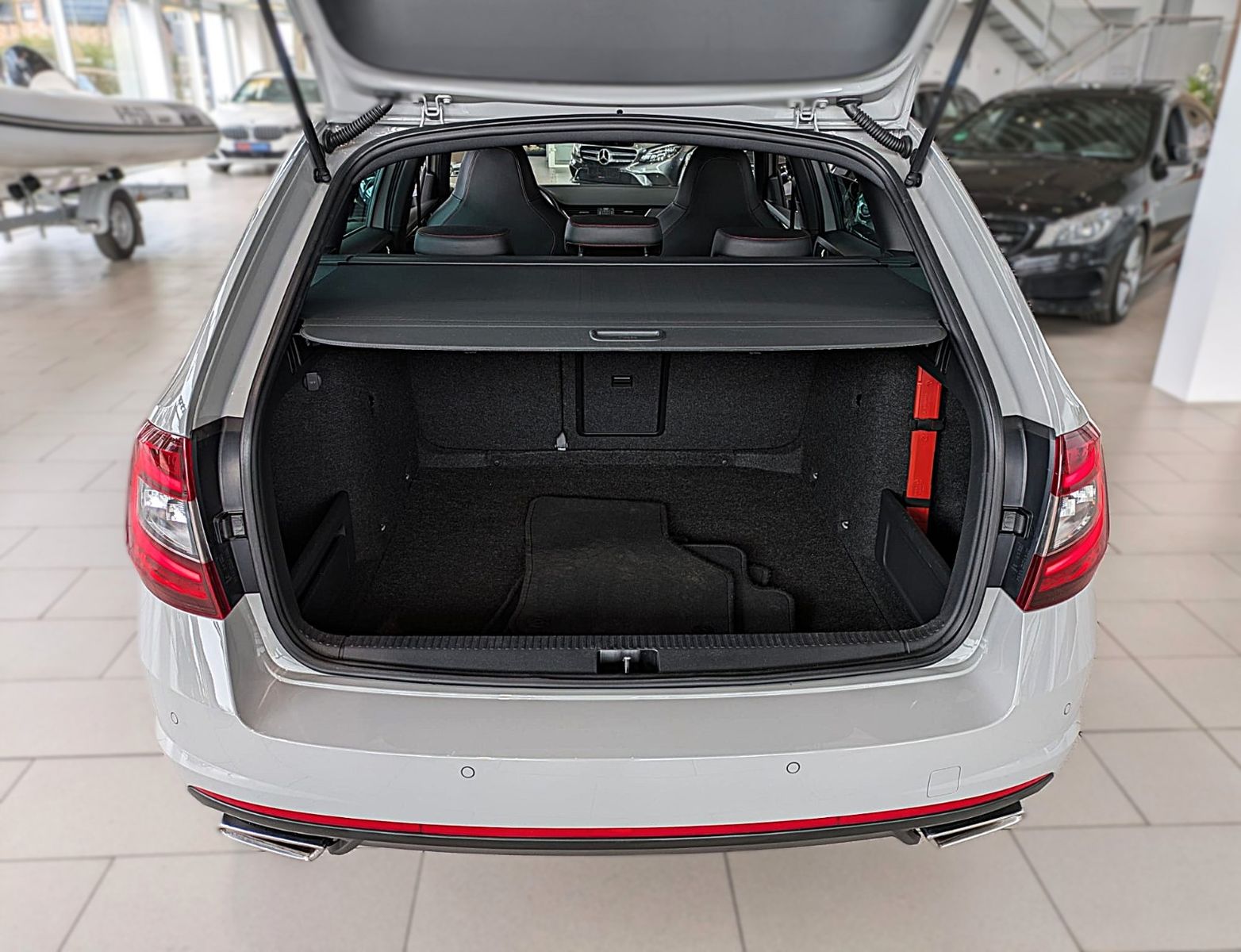 Fahrzeugabbildung SKODA Octavia RS DSG PANO ACC LED VIRTUAL CAM CARPLAY