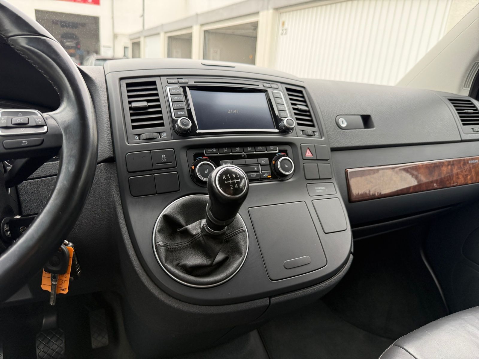 Fahrzeugabbildung Volkswagen T5 Multivan Comfortline 2,0 BiTDI D-PF