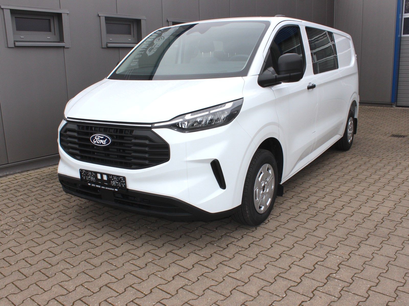 Fahrzeugabbildung Ford Transit Custom 320 L2 Trend Doppelkabine FWD