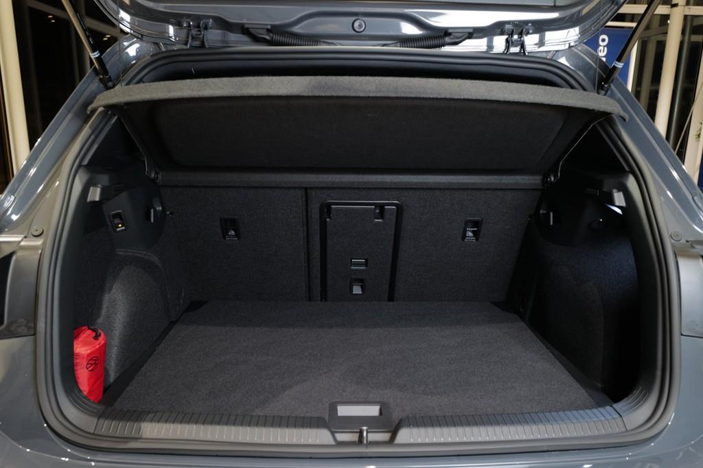 Volkswagen Golf VIII 1.5TSI R-Line Black Style AHK Pano 360, миниатюра 10