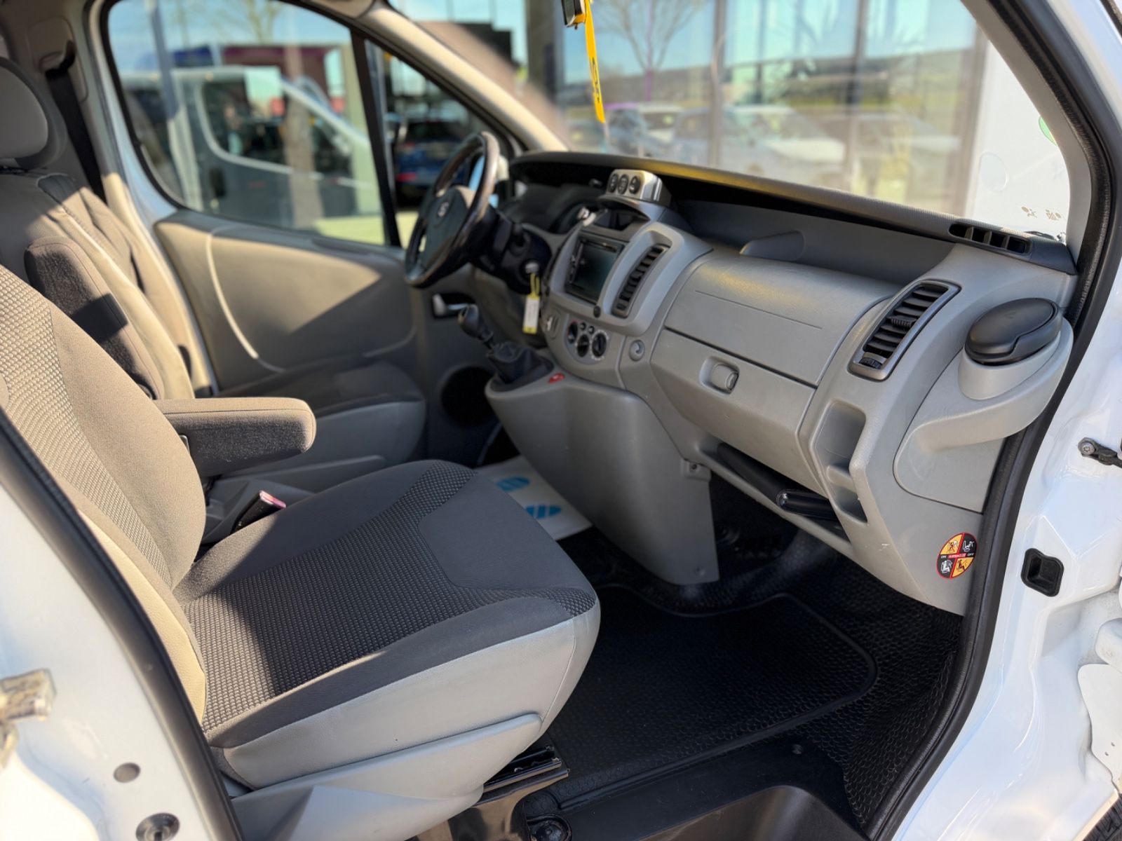 Vivaro Kombi  L1H1 2,7t 2.5 CDTI Klima