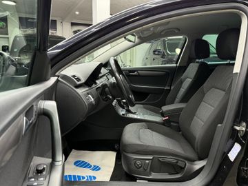 Volkswagen Passat - 11