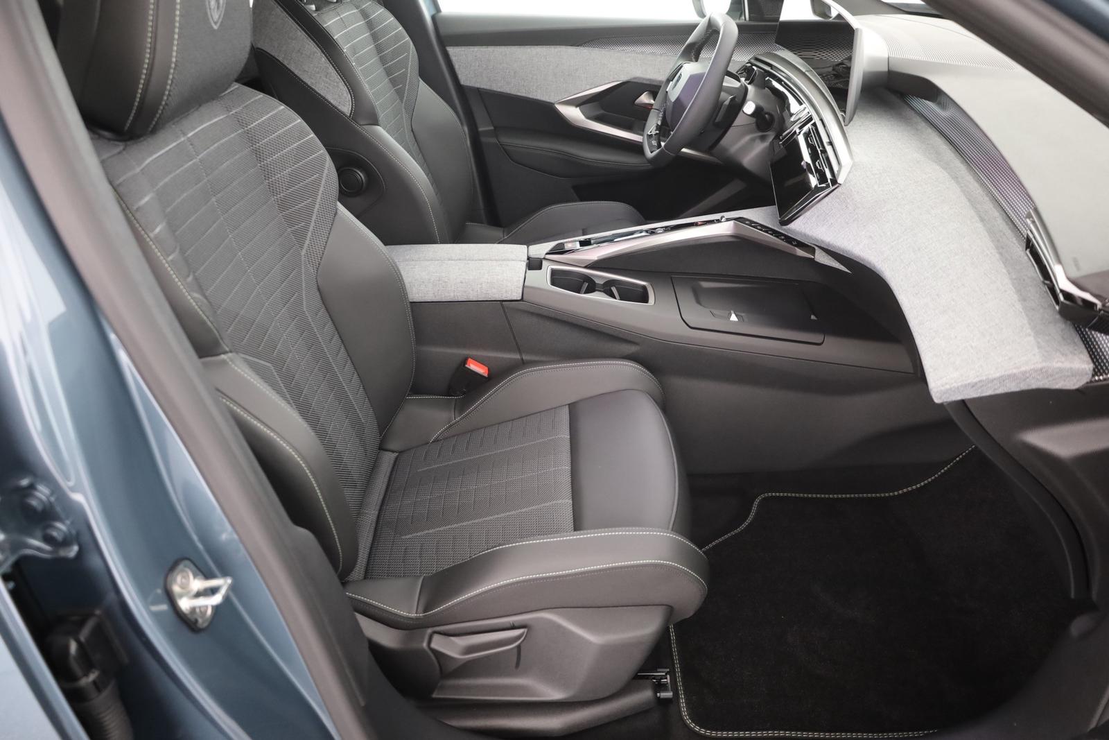 Peugeot 3008 GT 1.2 Hybrid 145 Aut. LED ACC Navi AHK