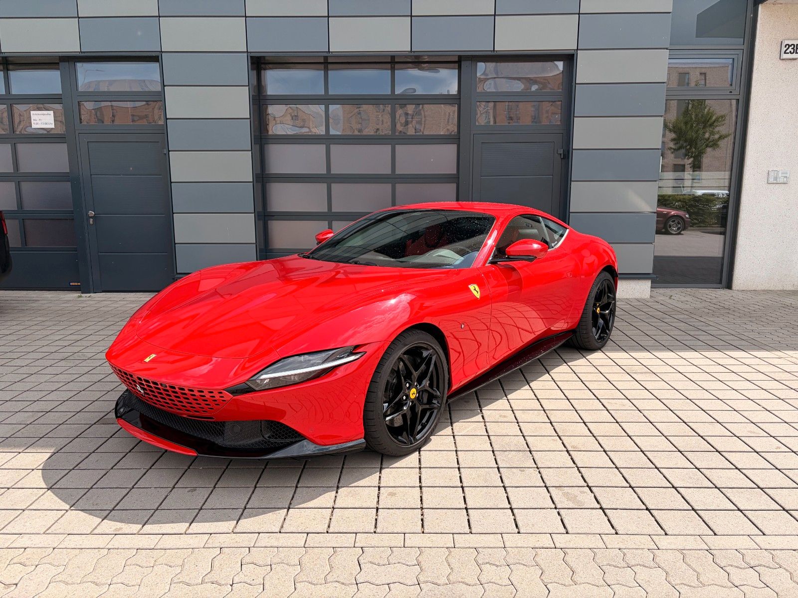 FERRARI Roma