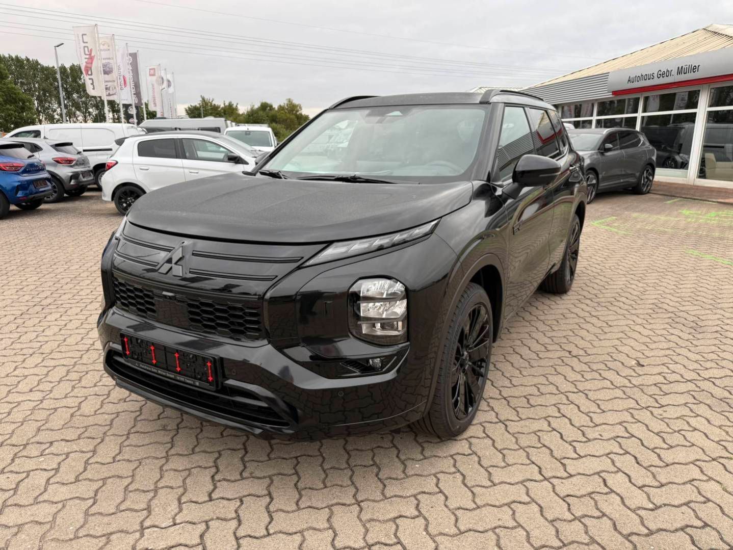 Fahrzeugabbildung Mitsubishi Outlander Plug-in Hybrid Black  2.4