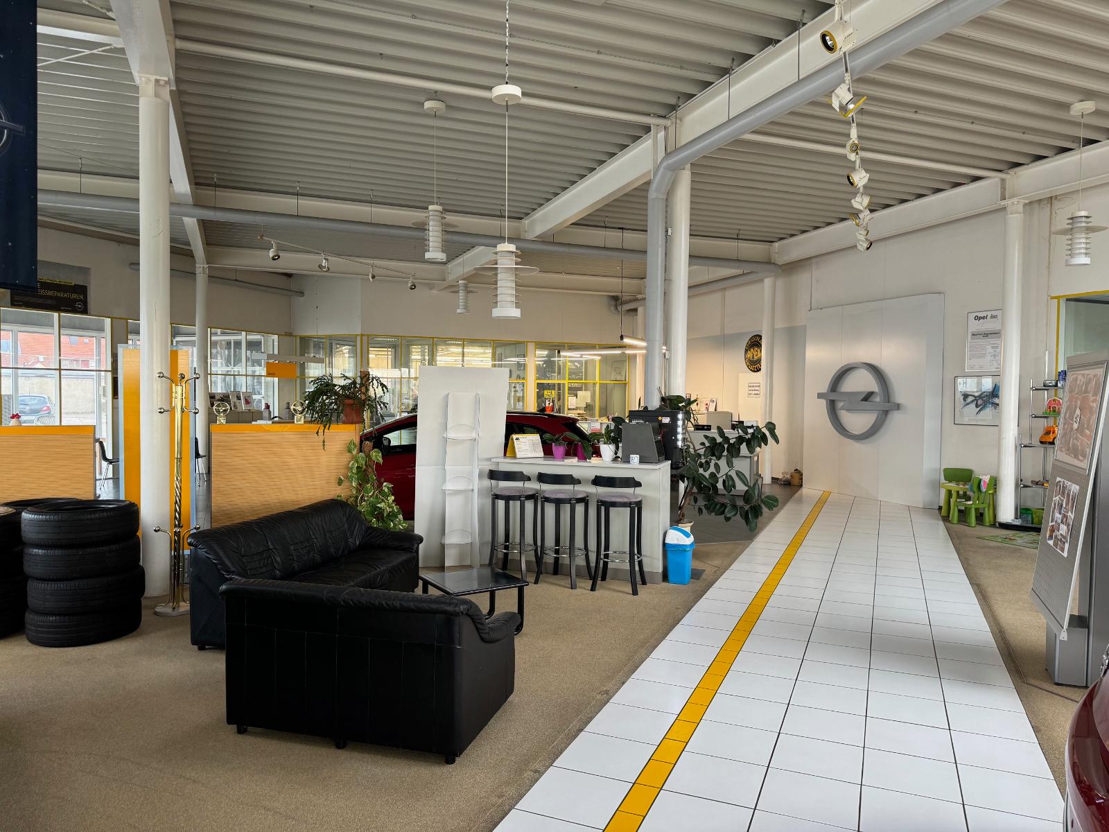 showroom-image-bottom