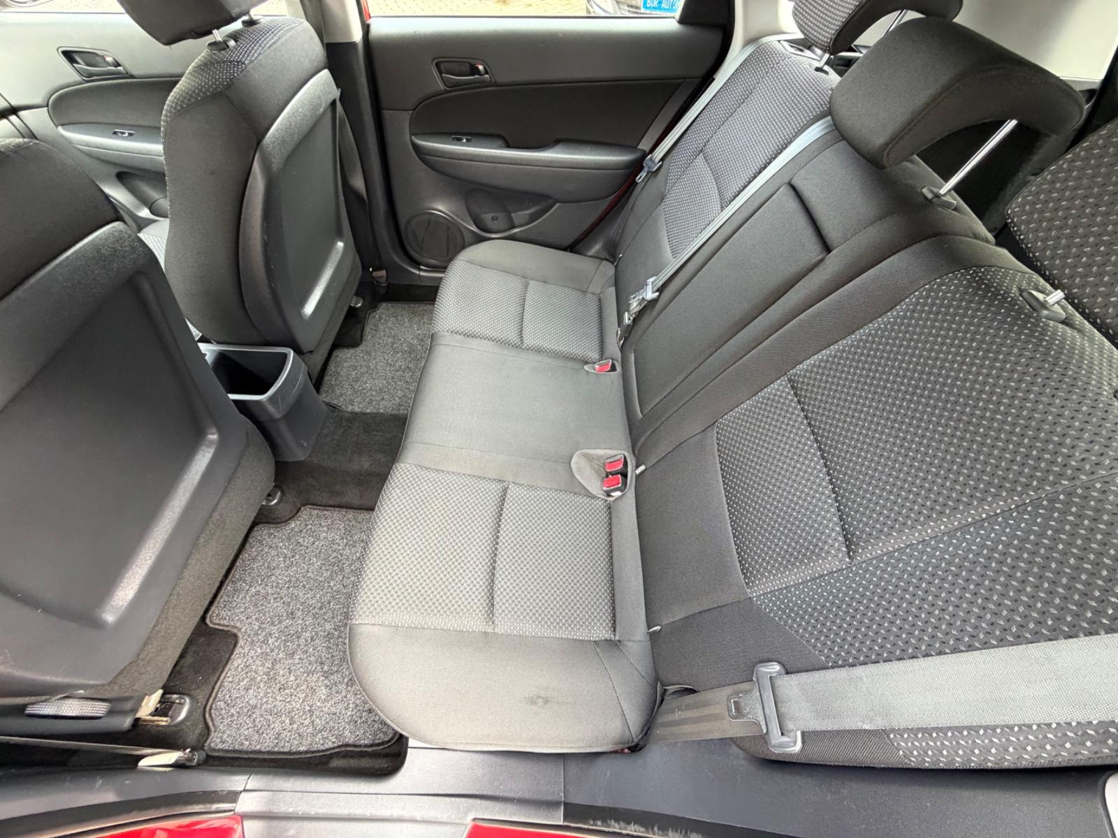 Hyundai i30 2011 — photo 15