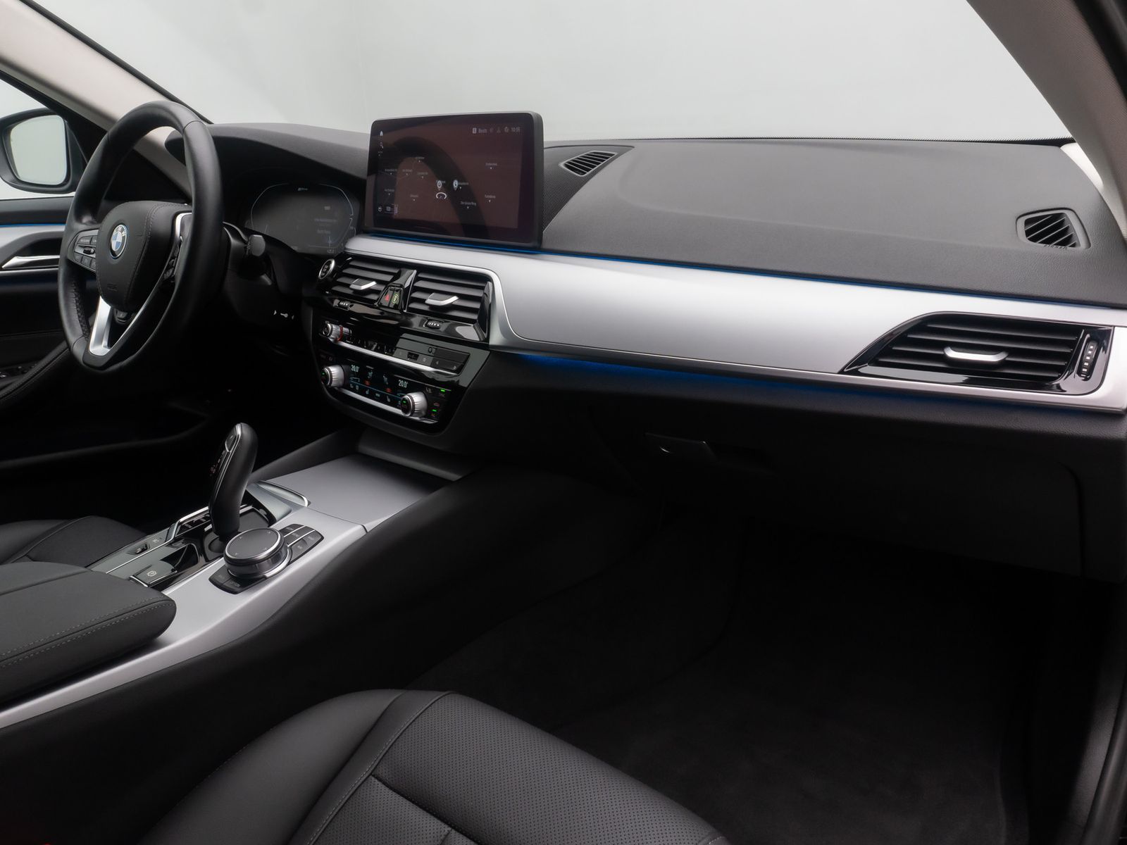 Fahrzeugabbildung BMW 530e Alarm AHK Laser DAB HUD Kamera Sport 18Zoll