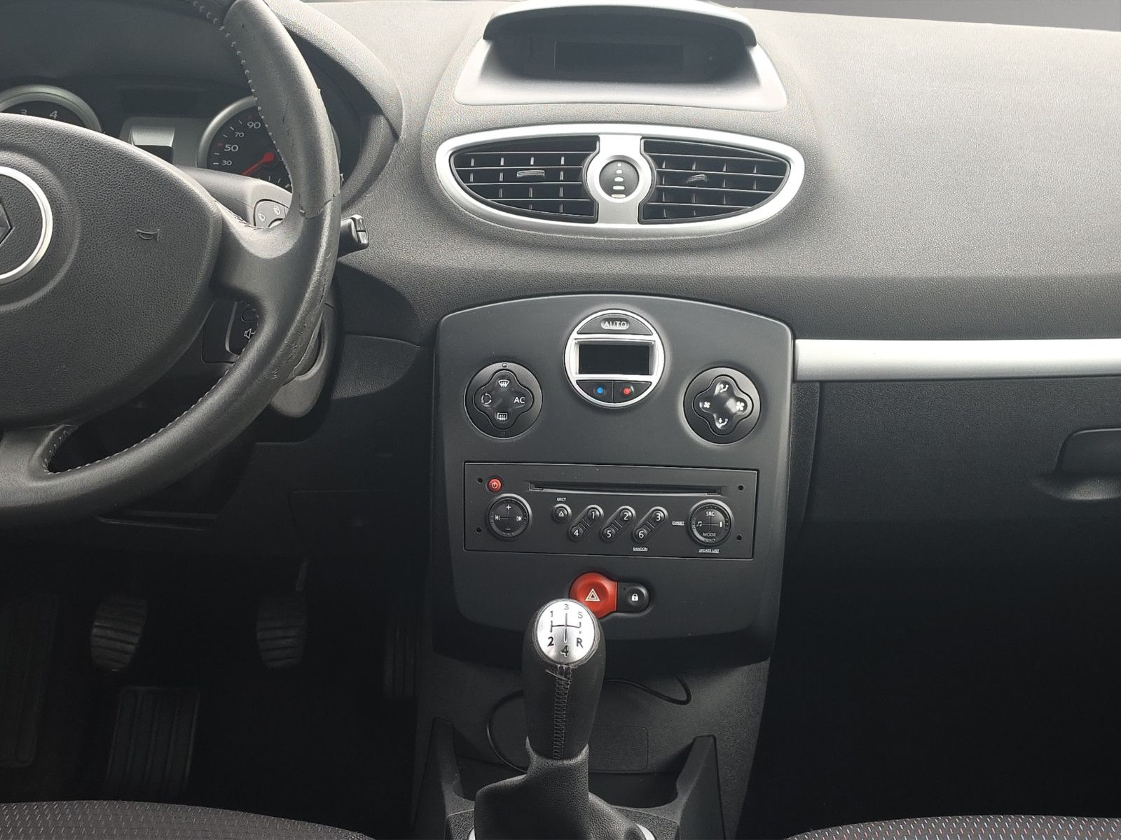 Fahrzeugabbildung Renault Clio Grandtour Edition Dynamique Tüv Service Neu