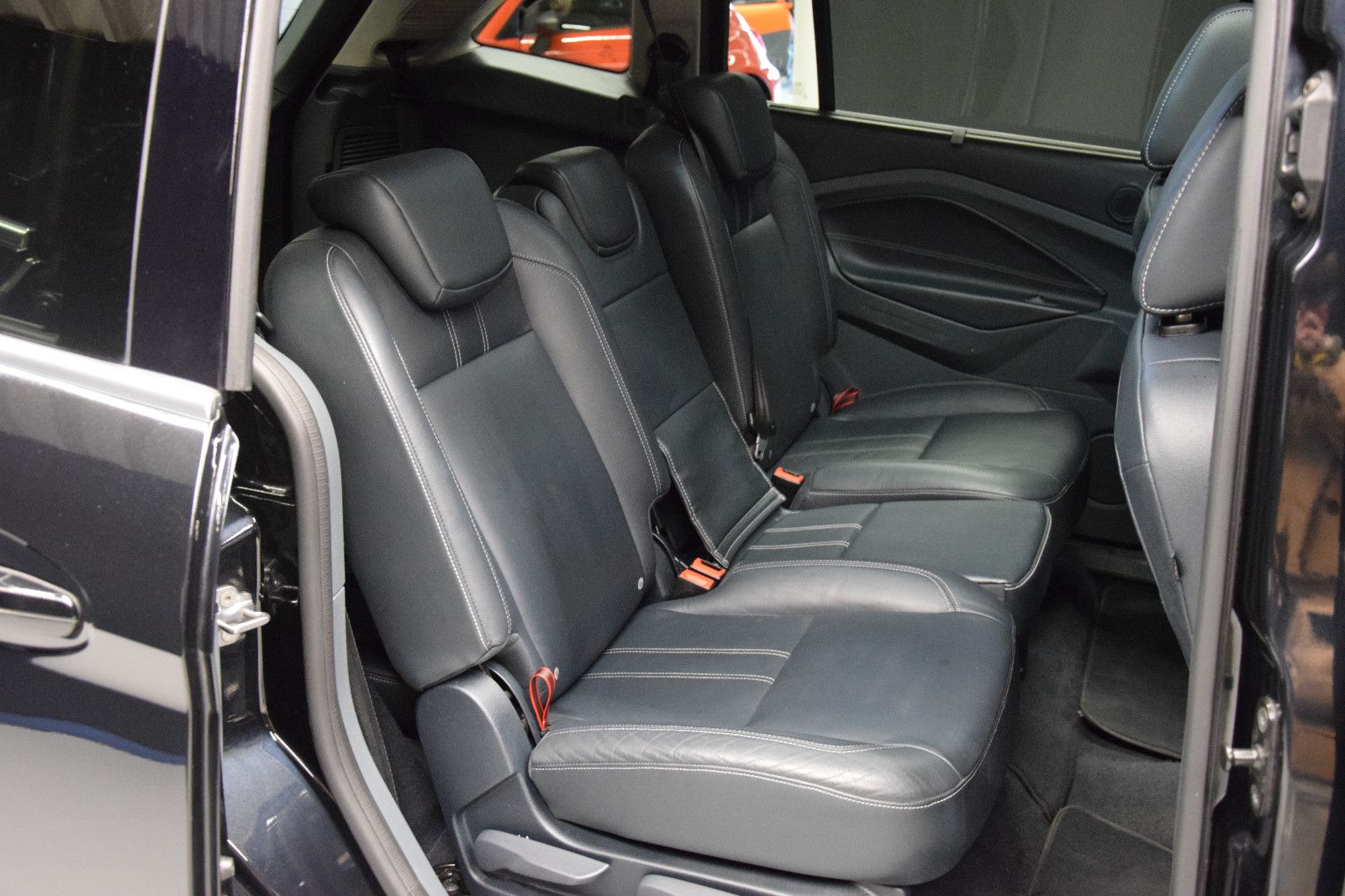 Fahrzeugabbildung Ford Grand C-MAX Titanium 7 Sitze Navi Leder Luxus