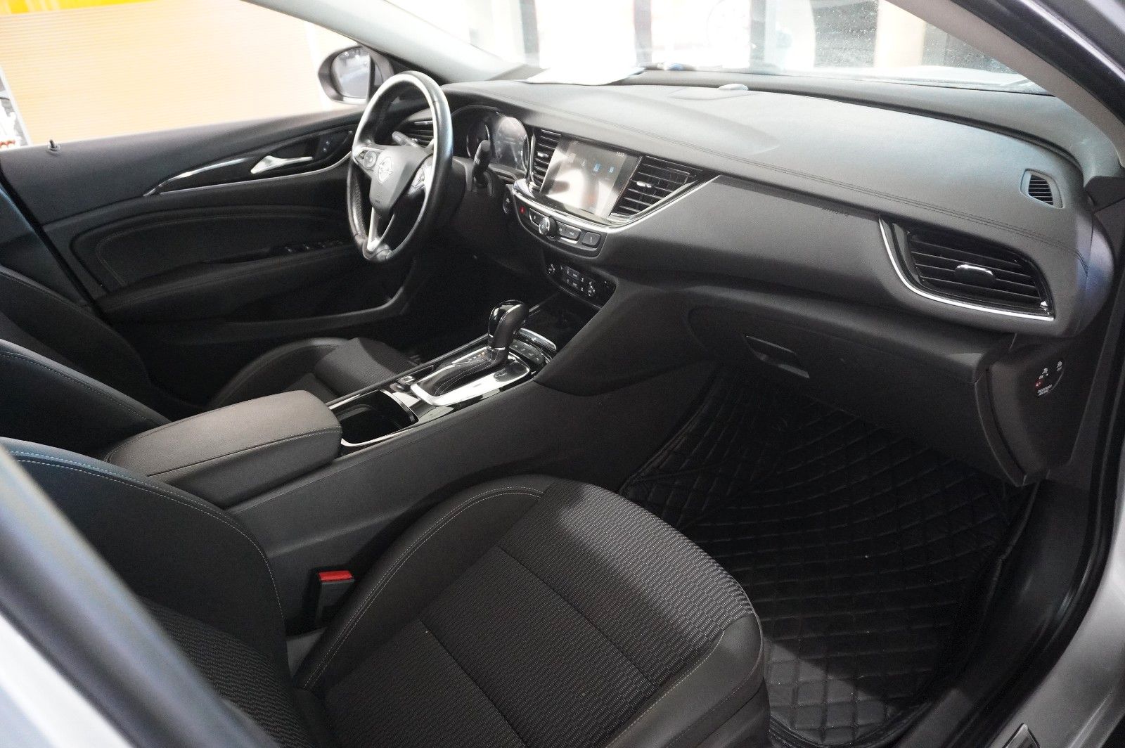 Fahrzeugabbildung Opel Insignia B ST 1.5T DYNAMIC NAVI/MATRIX/KAMERA/SH