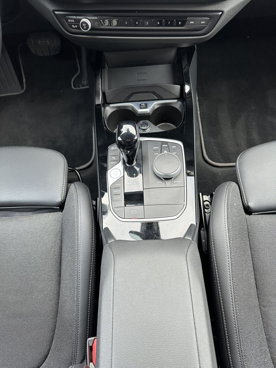 Fahrzeugabbildung BMW 120i Sport-Line NAV+LED+HIFI+DRASSISTANT+17ZO+PP