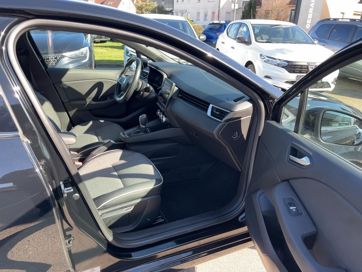 Fahrzeugabbildung Renault Clio INTENS TCe 130 EDC SHZ 7" Kamera