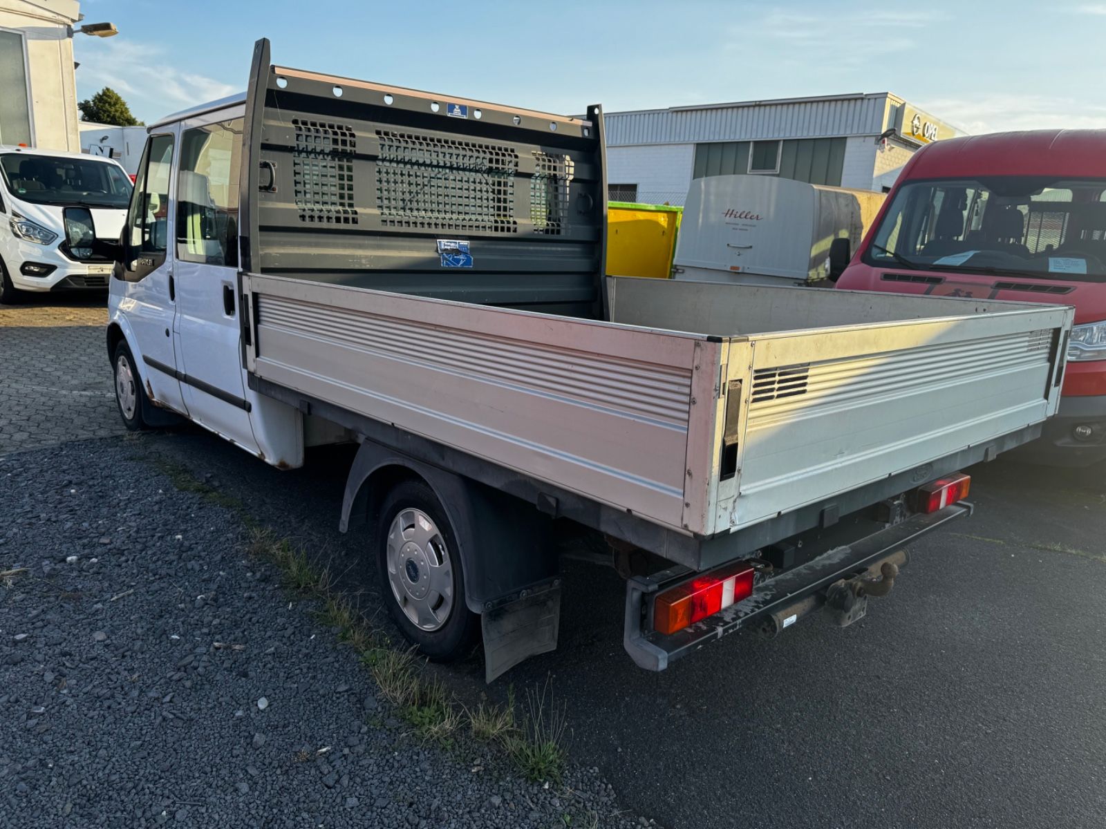 Fahrzeugabbildung Ford Transit Pritsche FT 300 M Doppelkabine Trend