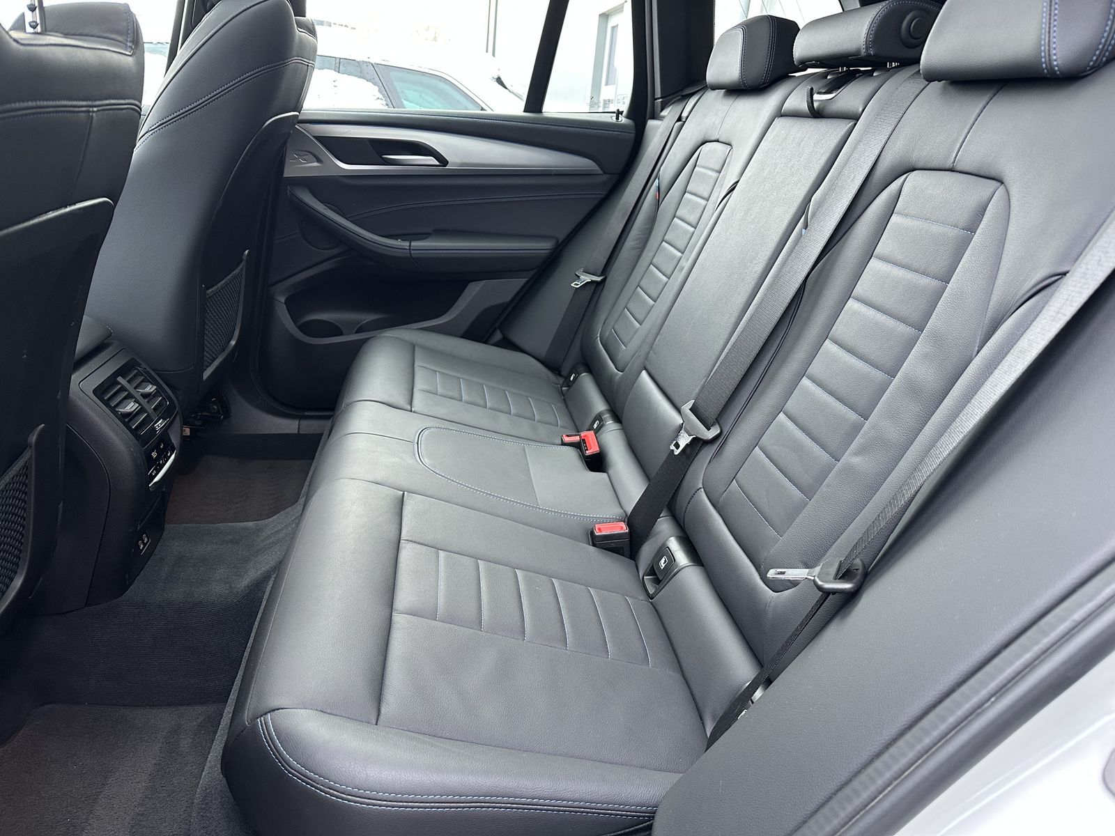 Fahrzeugabbildung BMW X3 xDrive30e M-Sport NAV+LED+PANO+HIFI+KAM+19ZO