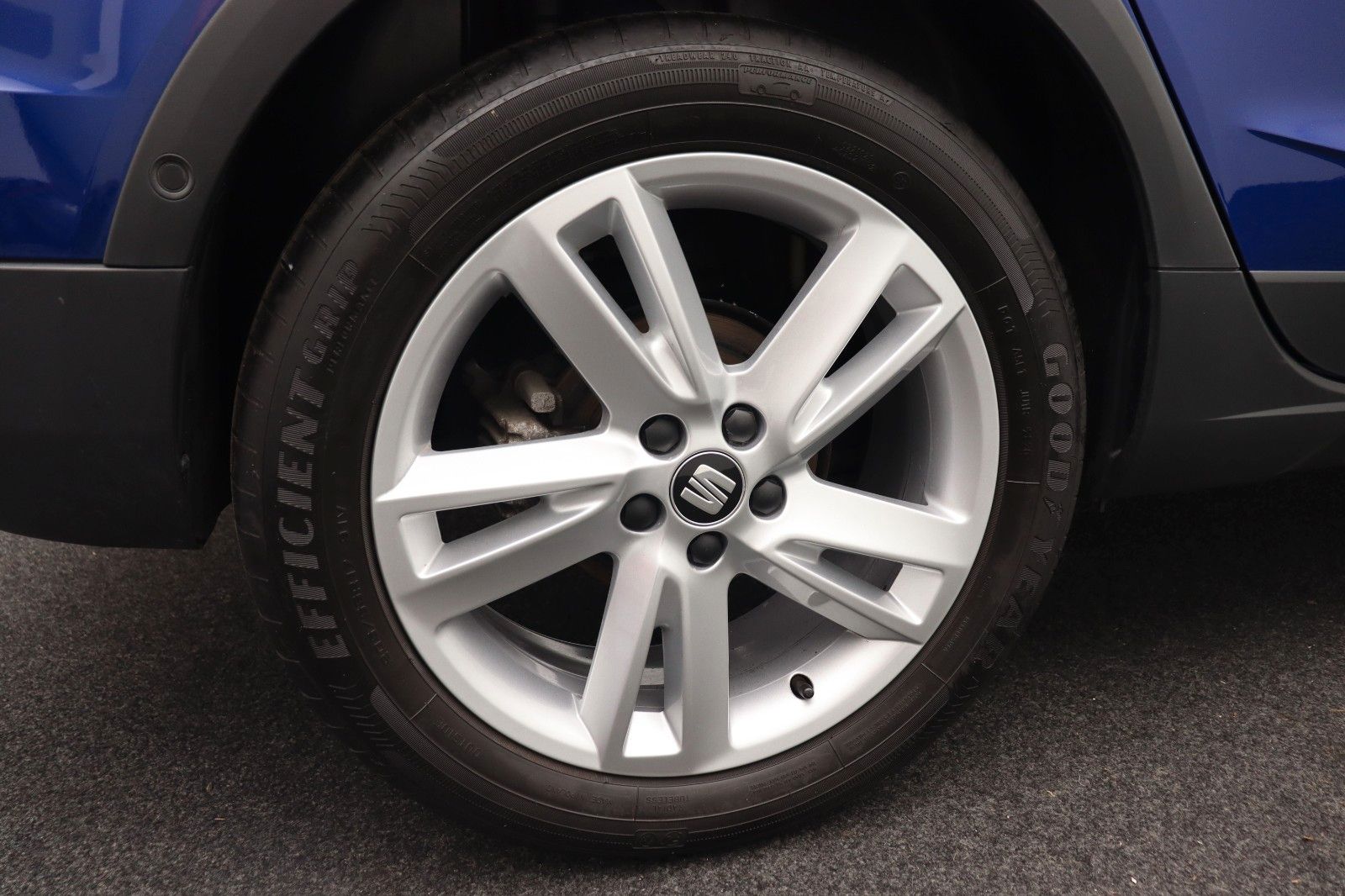 Fahrzeugabbildung SEAT Arona 1.5 FR NAVI AHK KAMERA