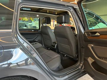 Volkswagen Passat *AHK*SZHZ*PANO*ACC*NAVI*