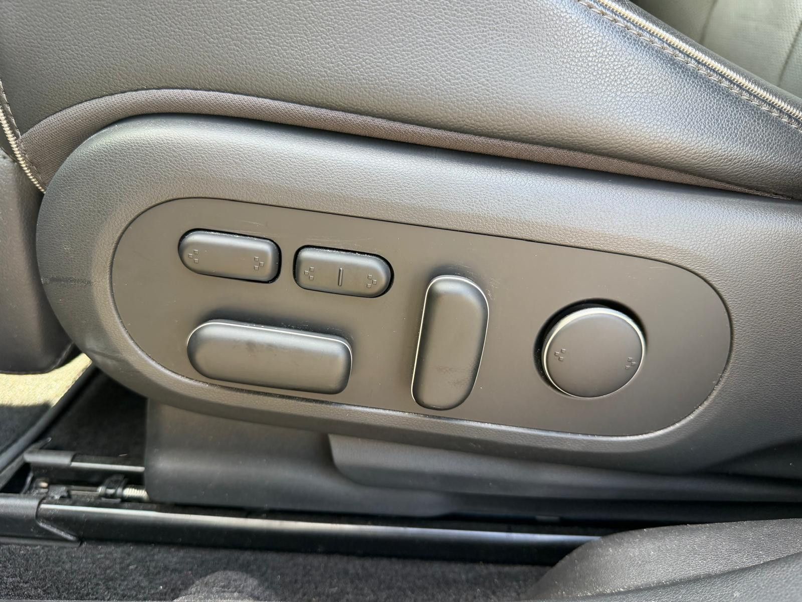 Fahrzeugabbildung Hyundai Ioniq 5 Uniq 4WD RELAX+HEAD+LED+SOLAR+360+ACC+WP