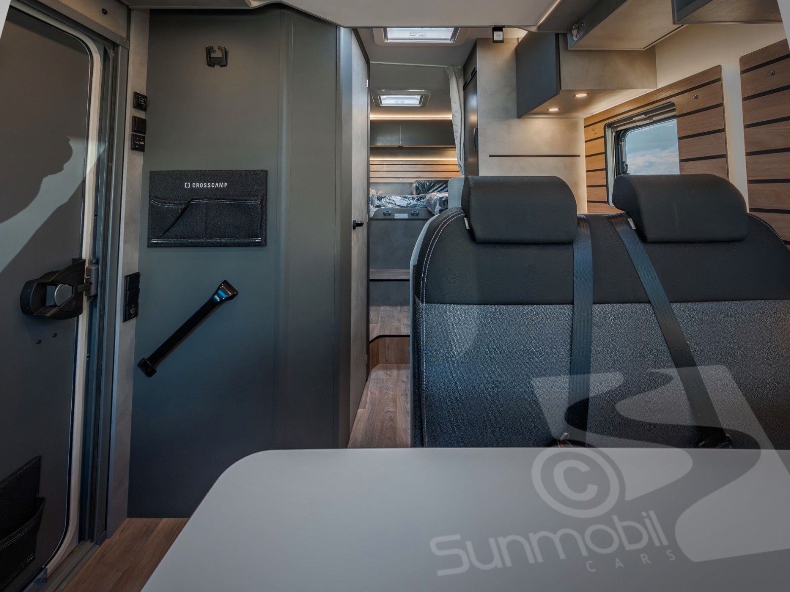 Fahrzeugabbildung Crosscamp EXPDN 7.0 E Peugeot Automatik