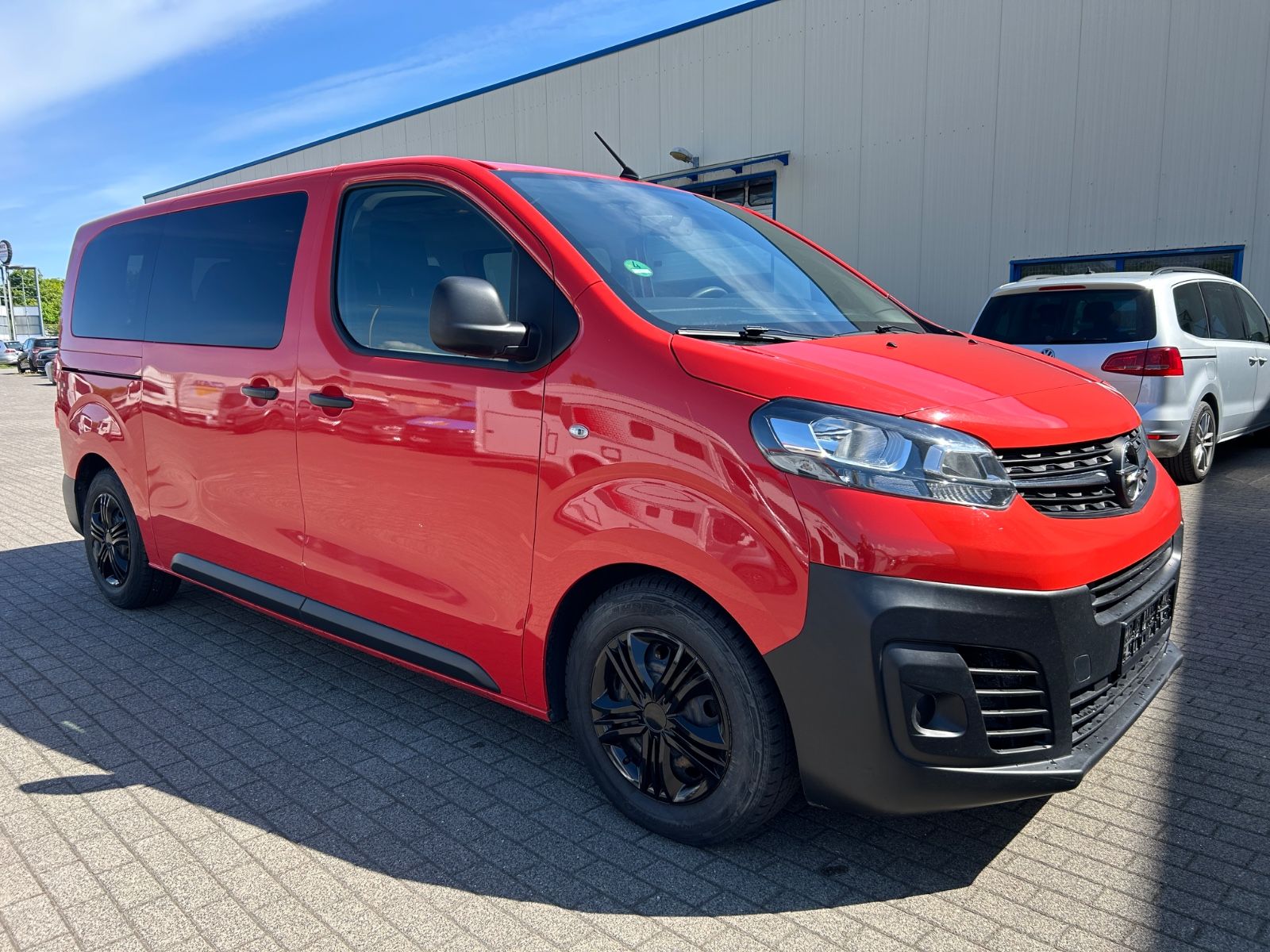 Opel Vivaro Kombi M 8 Sitze Standheizung L2 HU neu imagem 2