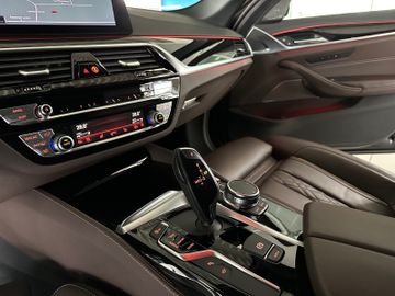 Fahrzeugabbildung BMW 540i xD M Sport ACC HUD 360° DAB H/K DisplKey
