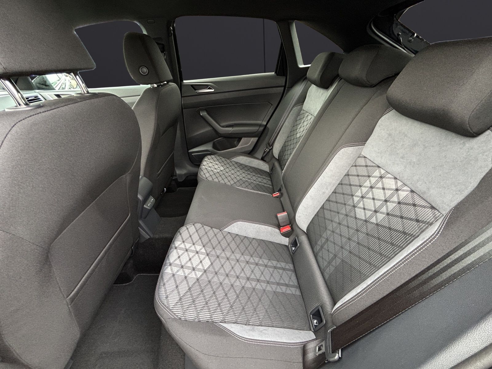 Fahrzeugabbildung Volkswagen Taigo R-line BLACK DSG Matrix ACC Navi Kamera