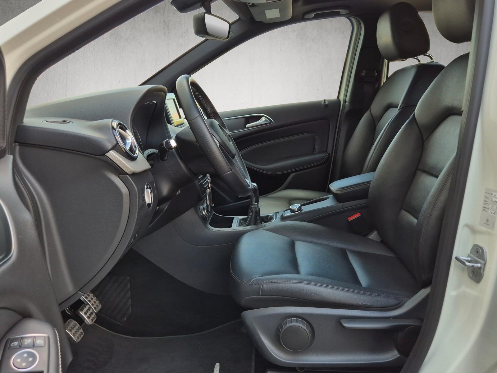 Mercedes-Benz B 180 Urban/Panorama/Amg 18"/Xenon/Navi