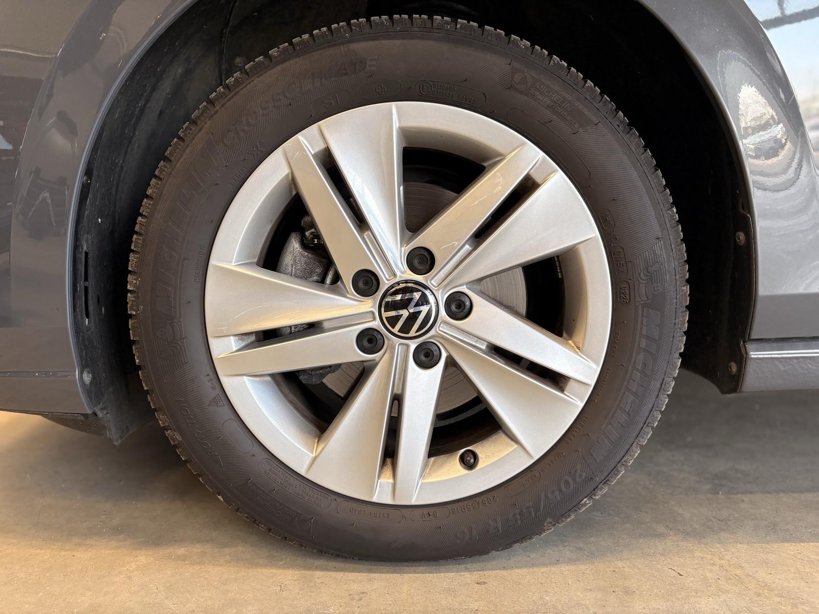Volkswagen Golf 1.5TSI Life Winterpaket PDC