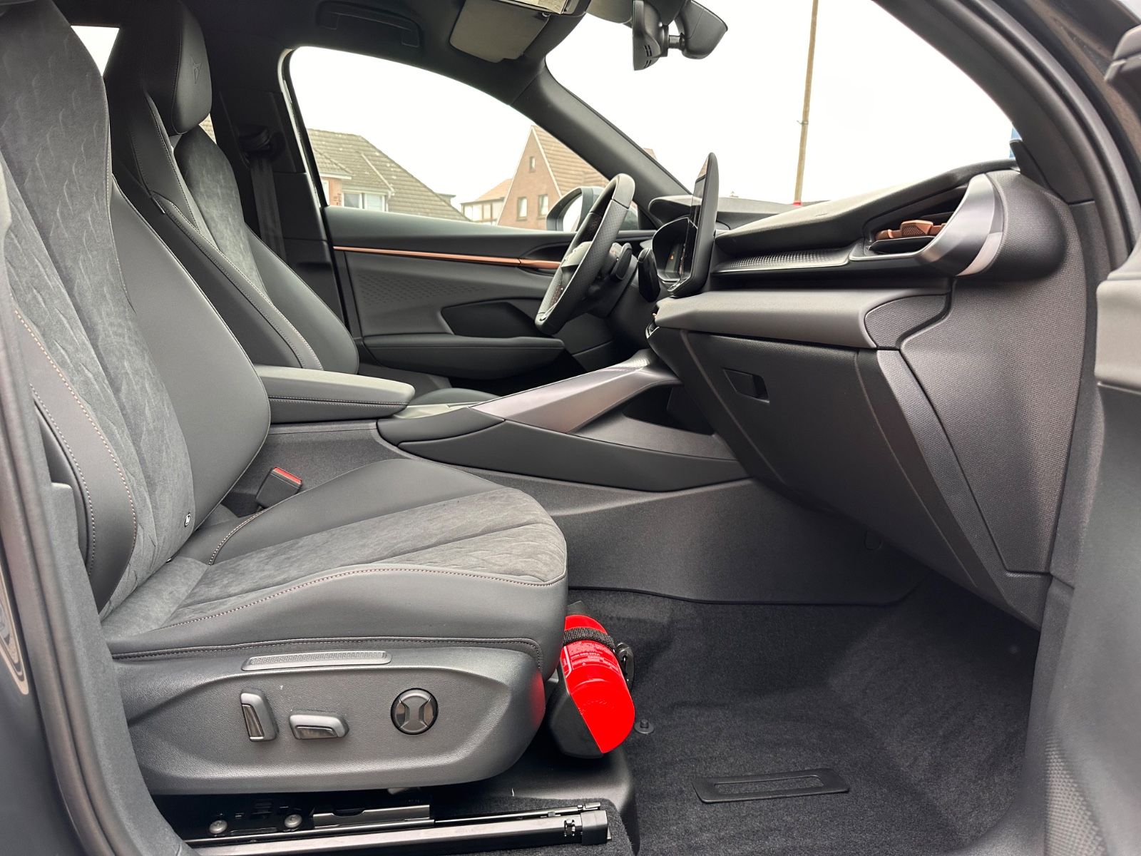 Fahrzeugabbildung CUPRA Terramar 1.5 eTSI DSG AHK/ACC/LED/RFK/APP