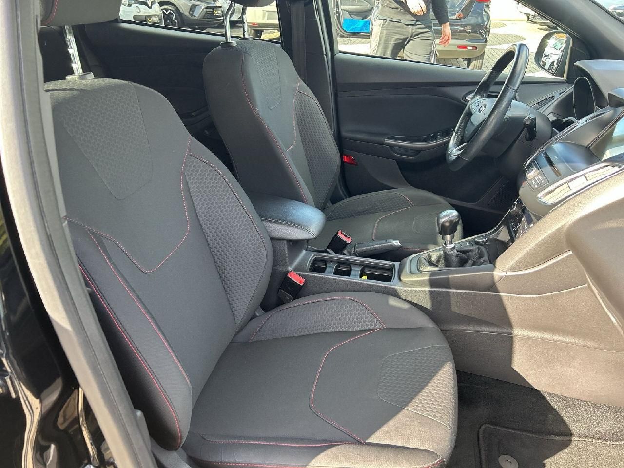 Fahrzeugabbildung Ford Focus Lim. 1,0 ST-Line