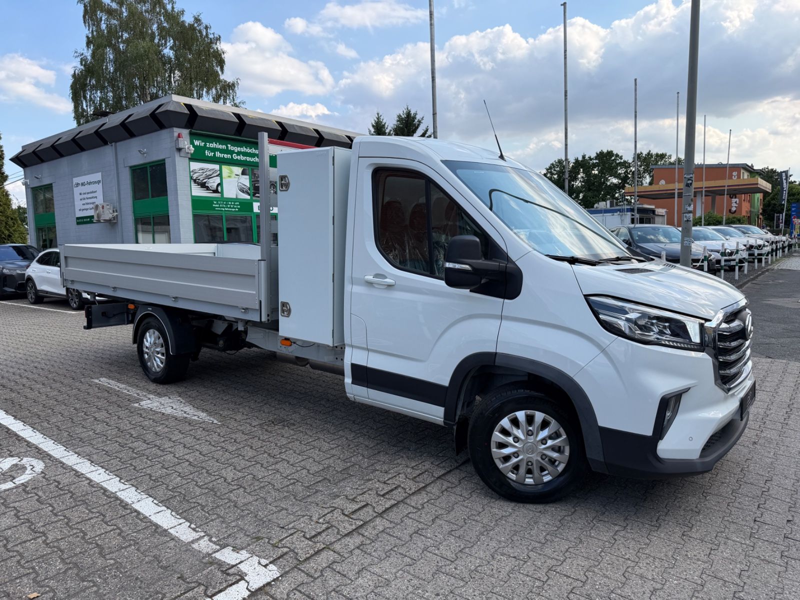 Fahrzeugabbildung Maxus DELIVER9 DREISEITENKIPPER L4 LUXURY LED NEUWAGEN