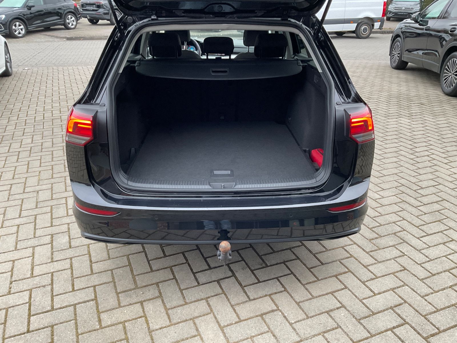 Fahrzeugabbildung Volkswagen Golf Variant 2.0 TDI DSG,AHK,ACC,LED,Navi